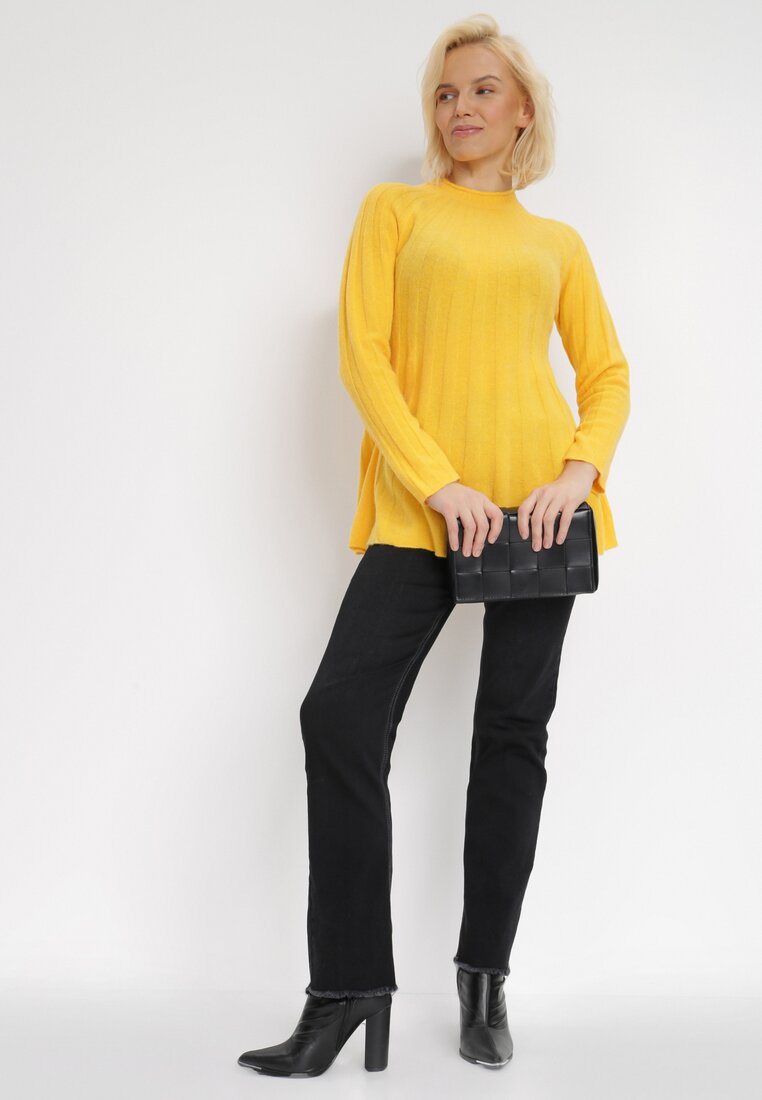 

Жовтий Светр