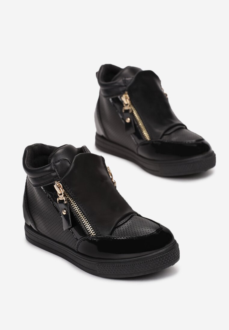 

Чорні Кросівки, Чорний