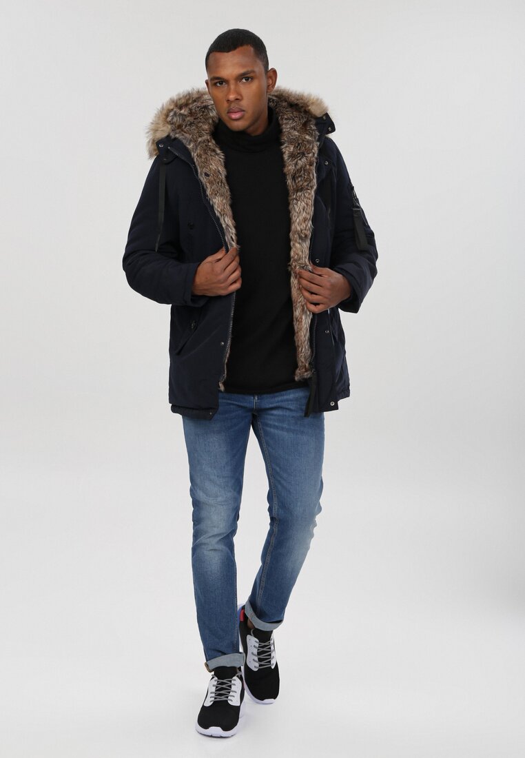 

Синя Куртка, Синій