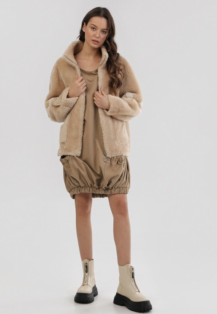 

Бежева Толстовка, Бежевий