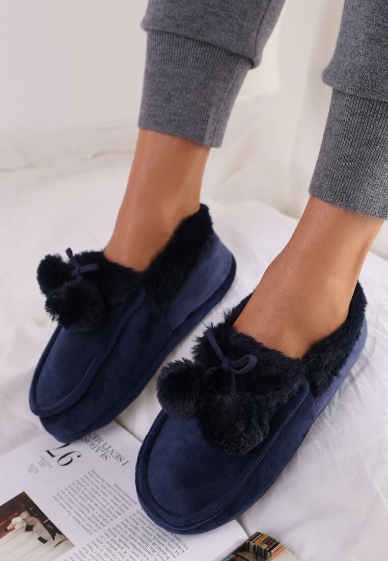 

Сині Тапки, Синій