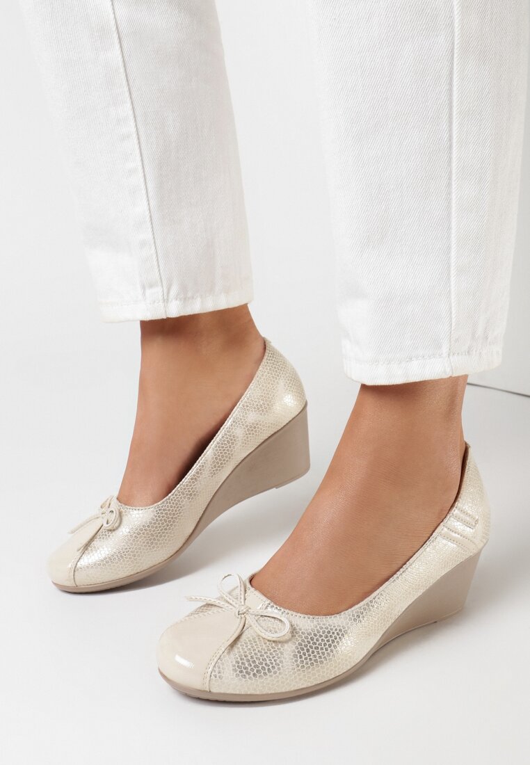 

Бежеві Туфлі, Бежевий