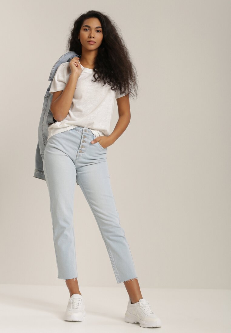 

Біла Футболкa, Білий