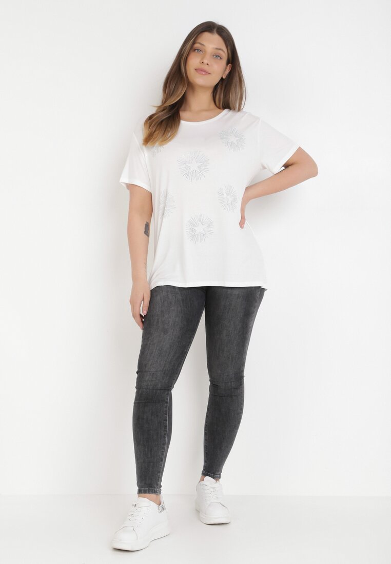 

Біла Футболкa, Білий