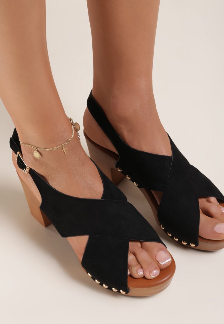 

Чорні Босоніжки, Чорний