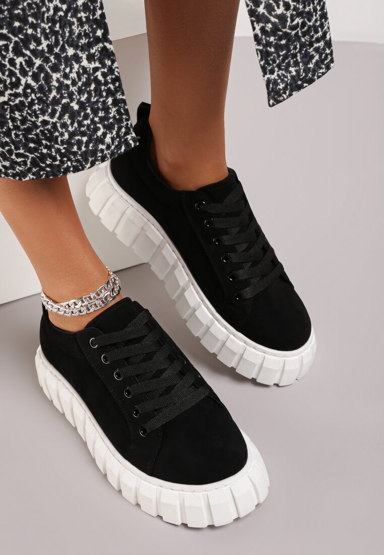 

Чорні Снікерси, Чорний