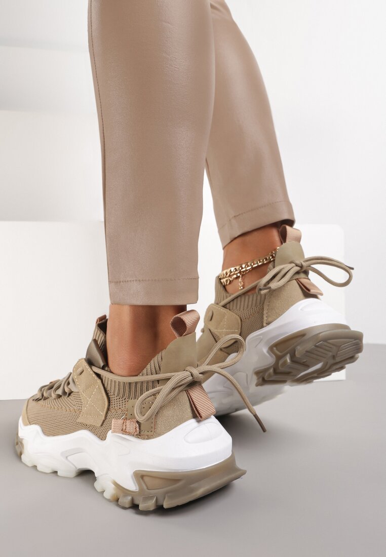 

Хакі Снікерси, Карамельний