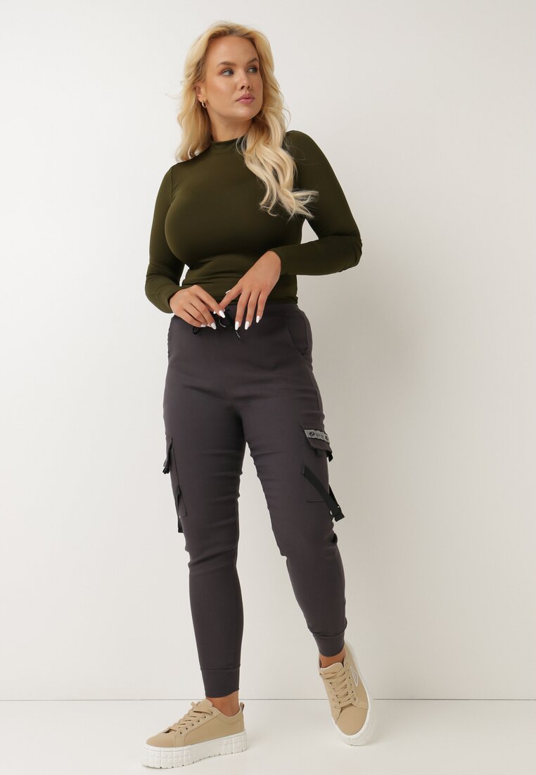 

Сірі Штани, Сірий