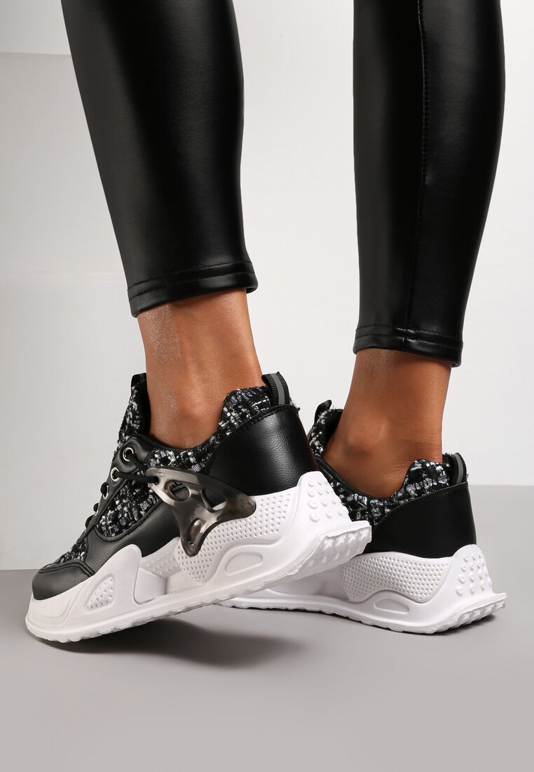 

Чорні Снікерси, Чорний