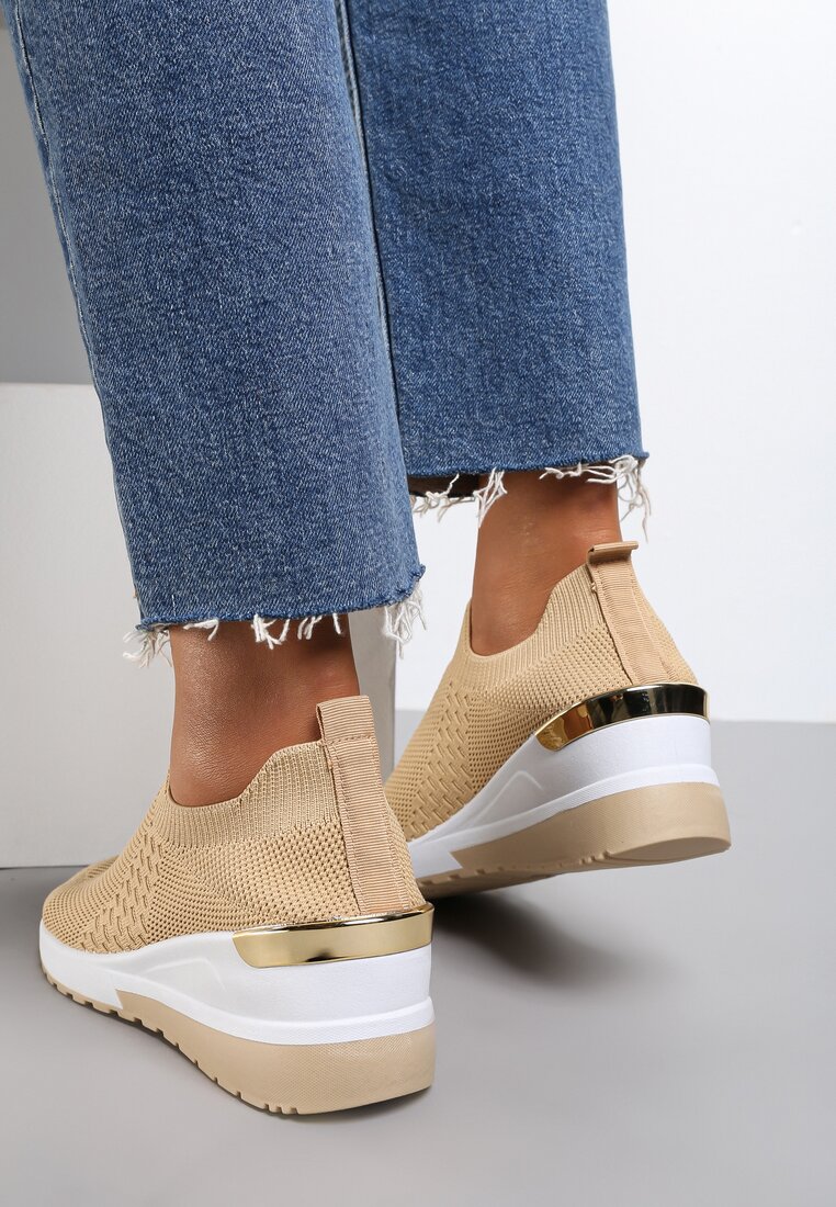 

Бежеві Снікерси, Бежевий