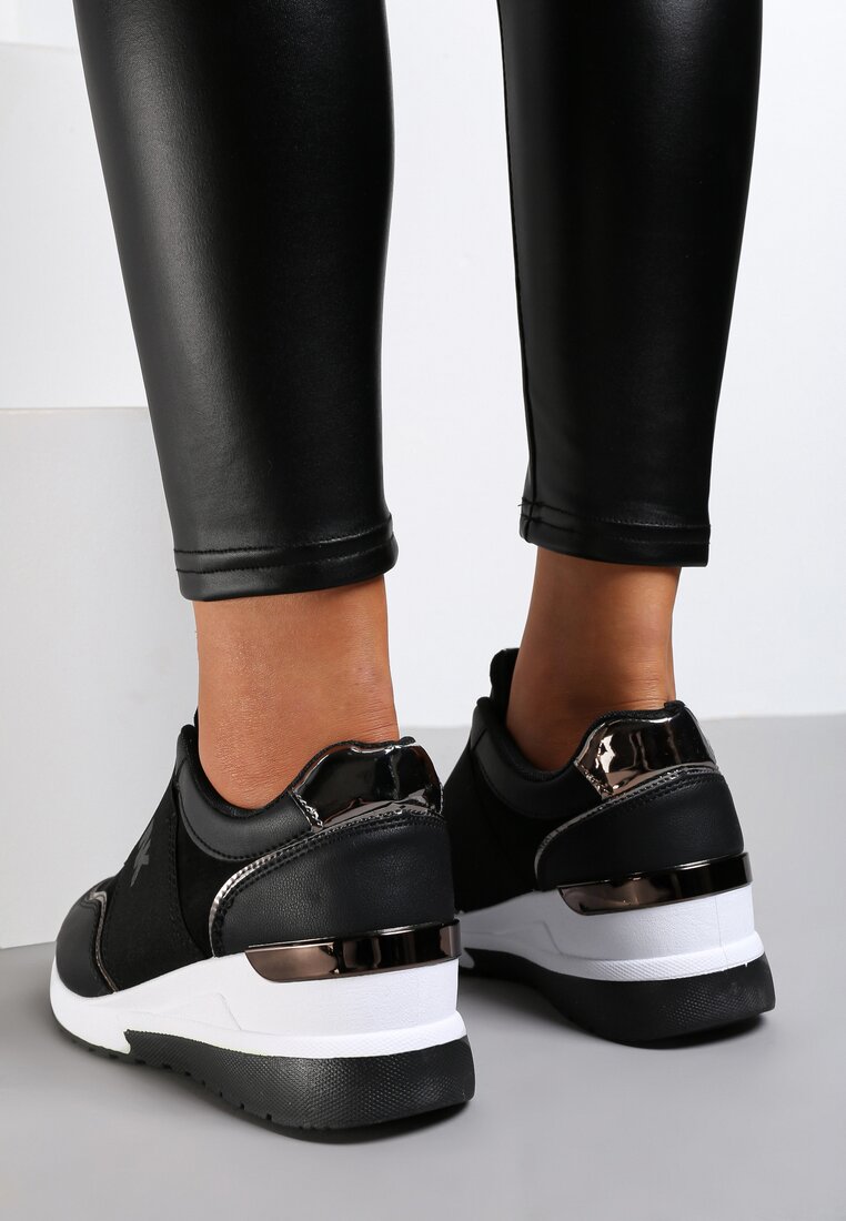 

Чорні Снікерси, Чорний