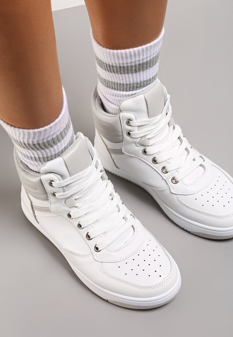 

Білі Снікерси, Білий