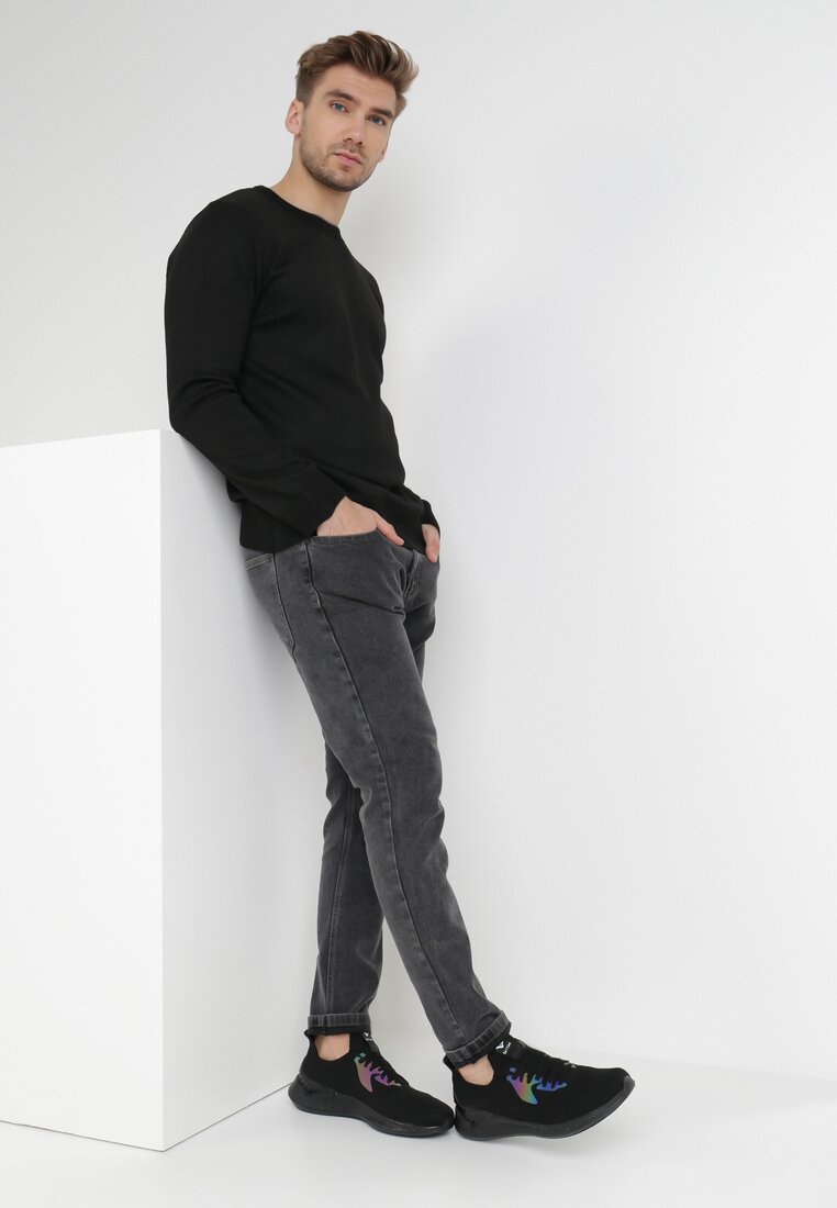 

Чорний Светр