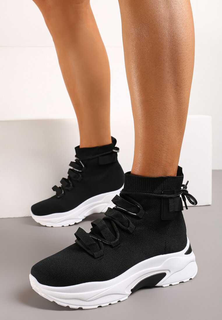 

Чорні Снікерси, Чорний