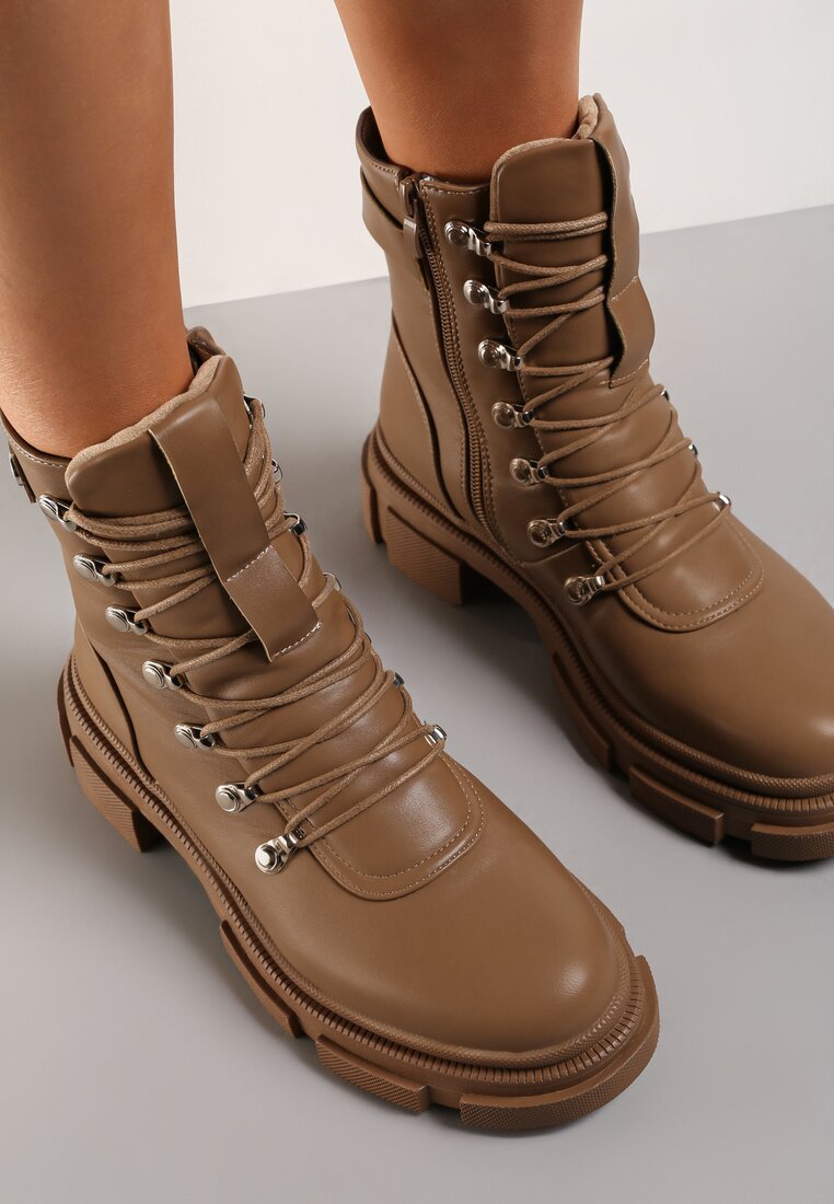 

Бежеві Черевики, Бежевий