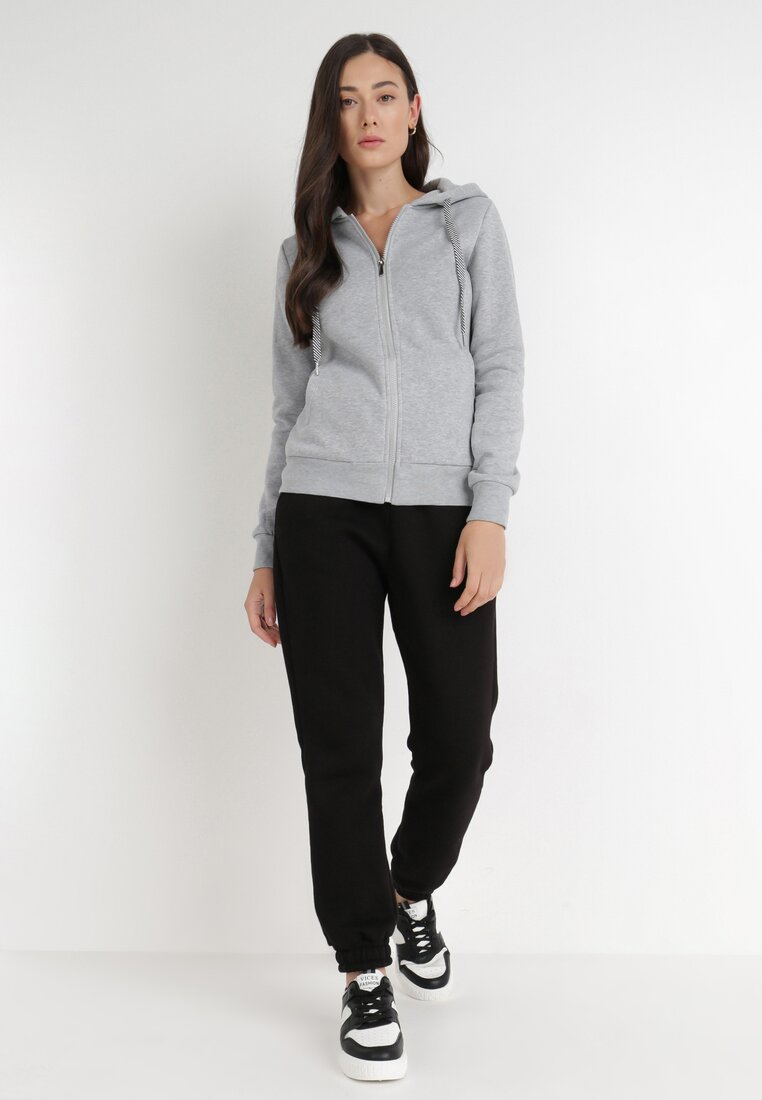 

Сіра Толстовка, Сірий