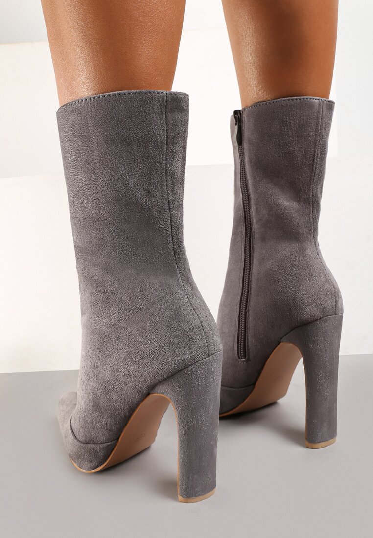 

Сірі Ботильйони, Сірий