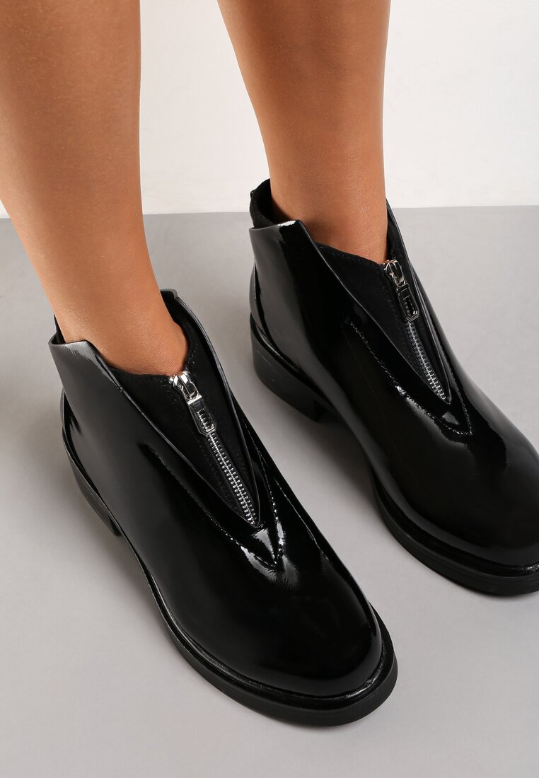 

Чорні Черевики, Чорний