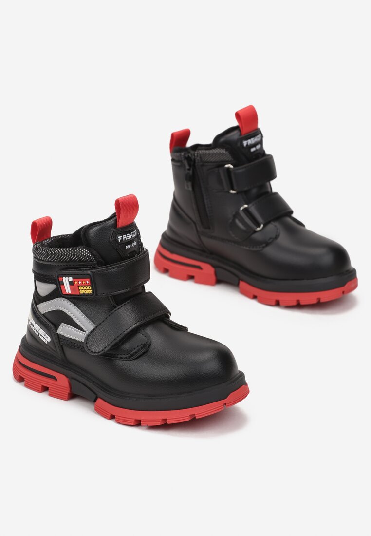 

Чорні Черевики, Чорний