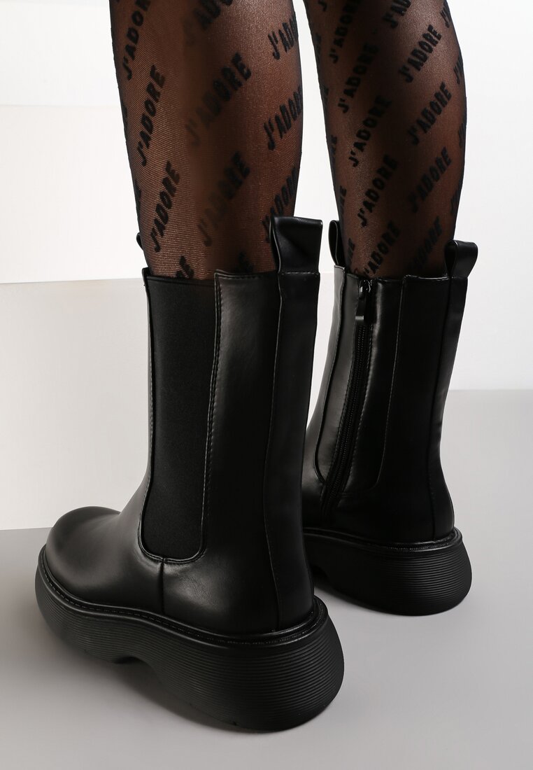 

Чорні Черевики, Чорний