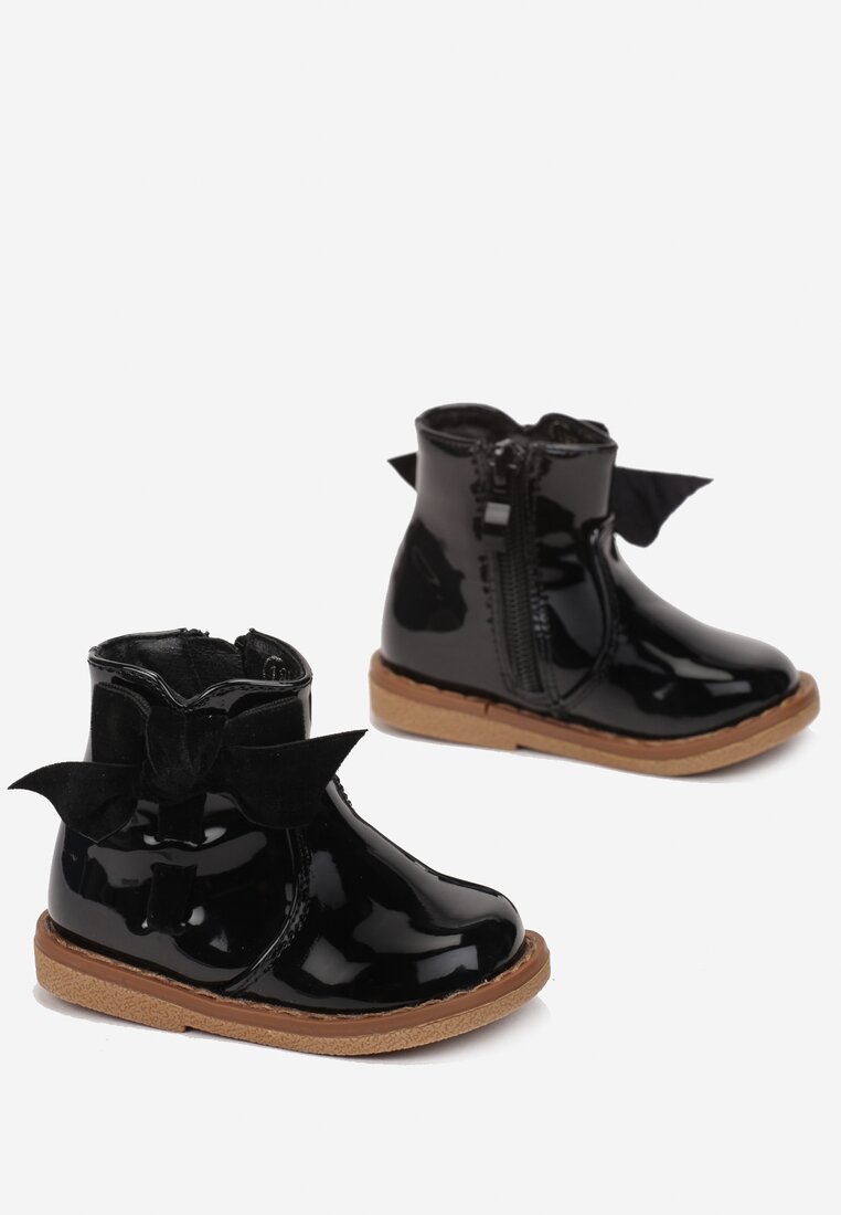 

Чорні Черевики, Чорний