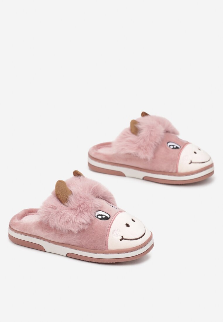 

Червоні Тапки, Червоний