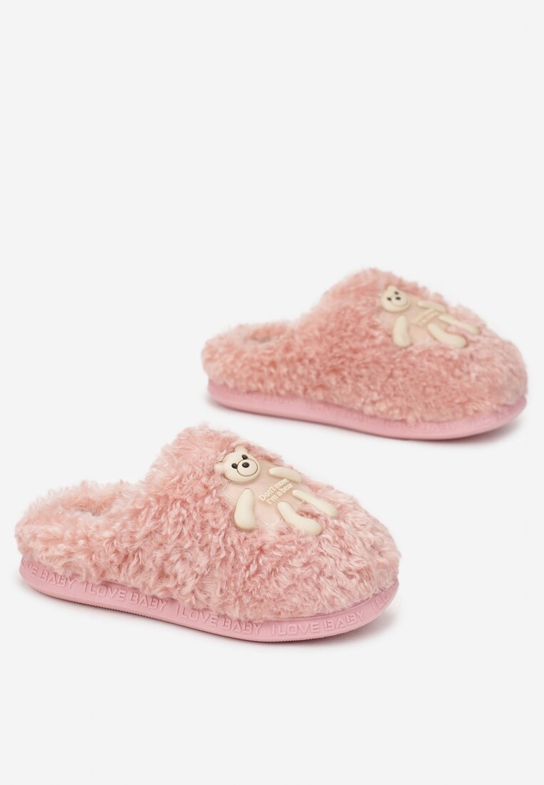 

Рожеві Тапки, Рожевий