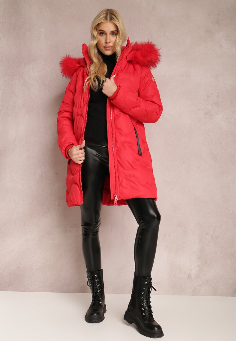 

Червона Куртка, Червоний