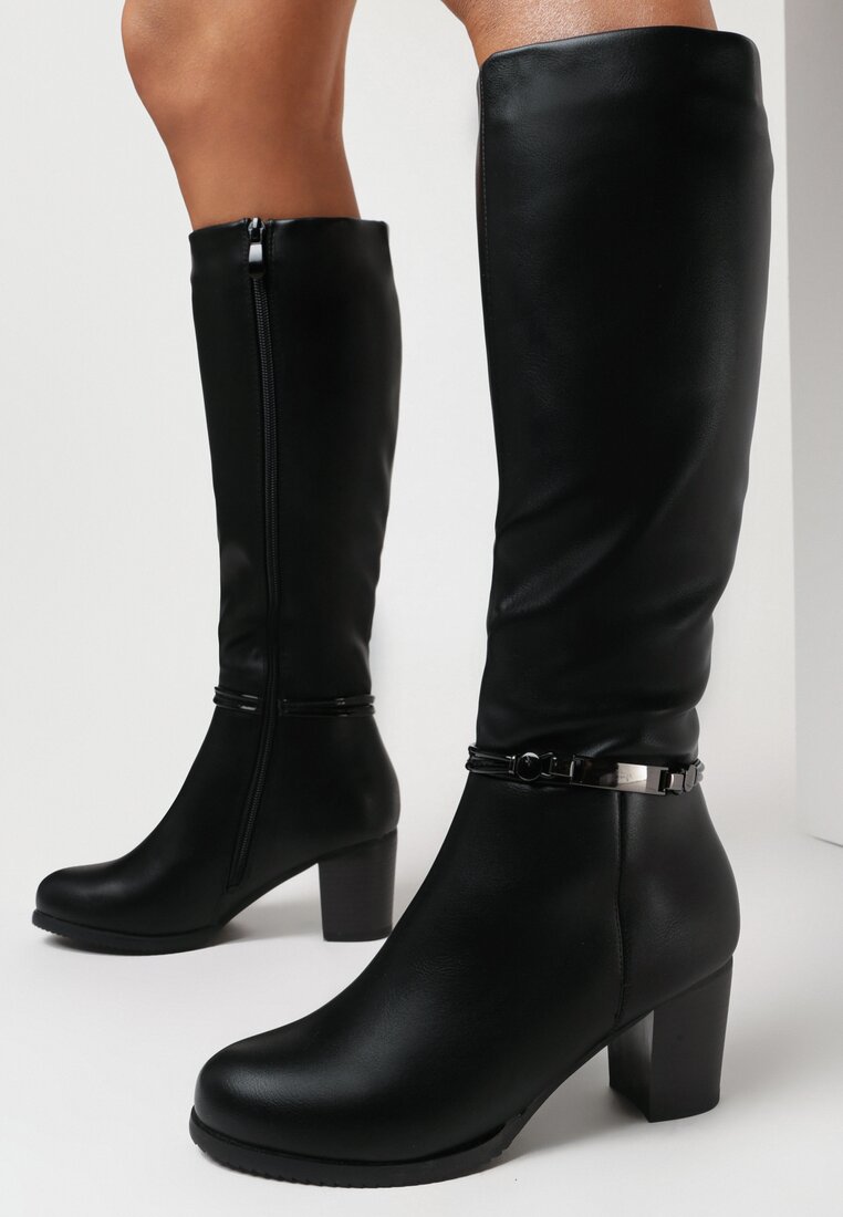 

Чорні Чоботи, Чорний