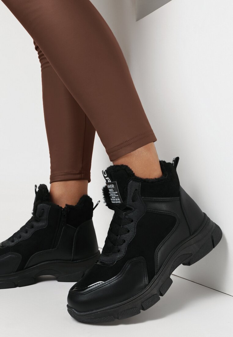 

Чорні Черевики, Чорний