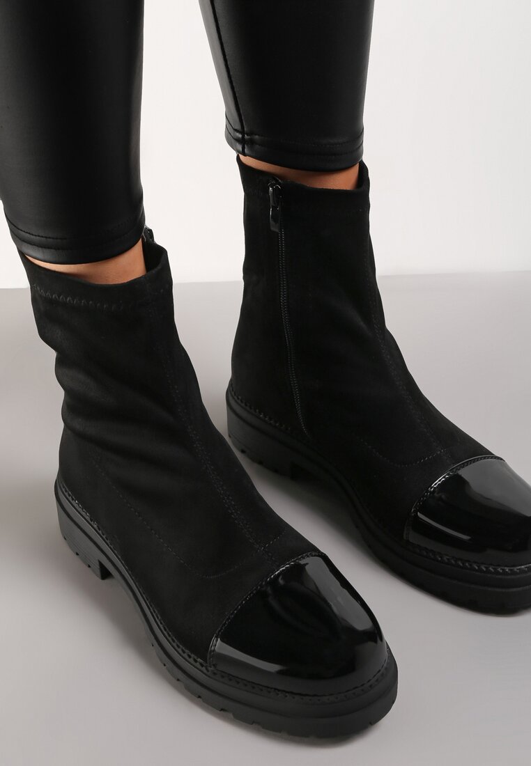 

Чорні Черевики, Чорний