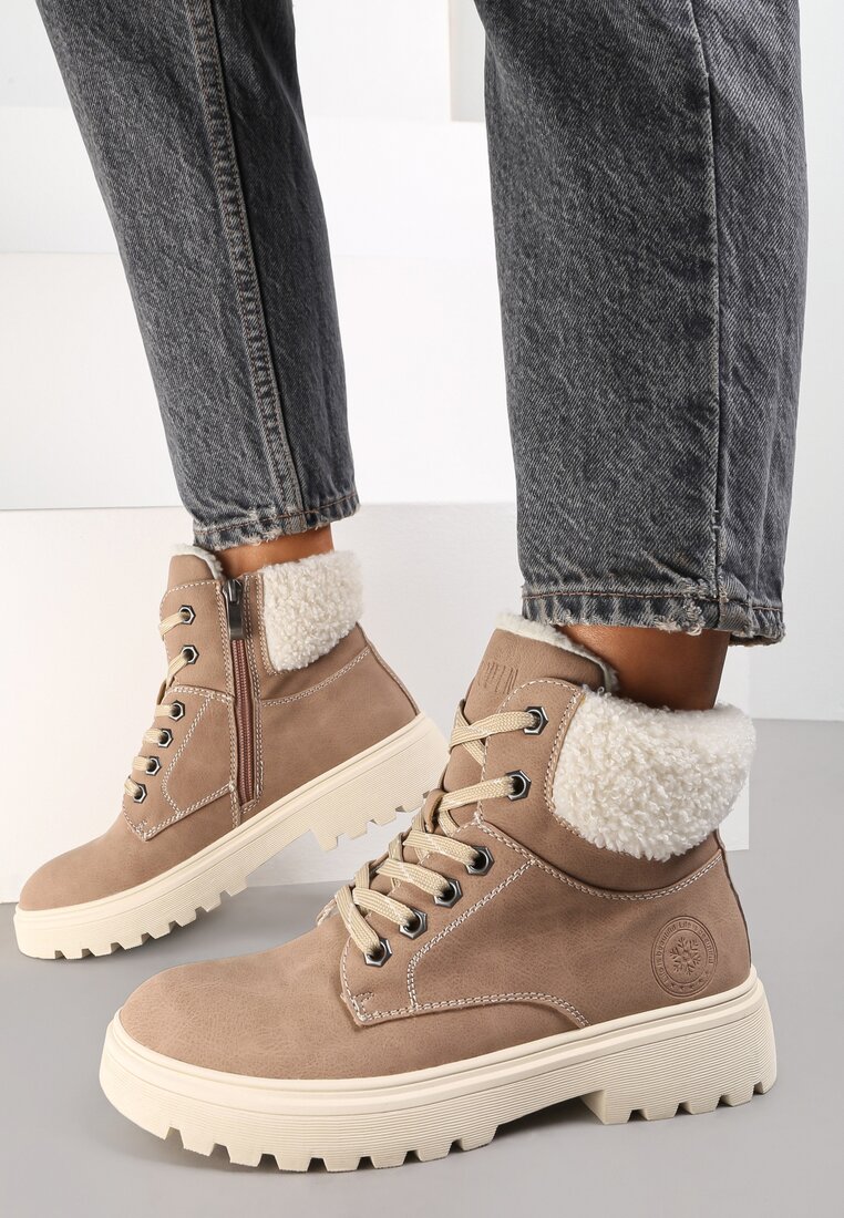 

Рожеві Черевики, Рожевий