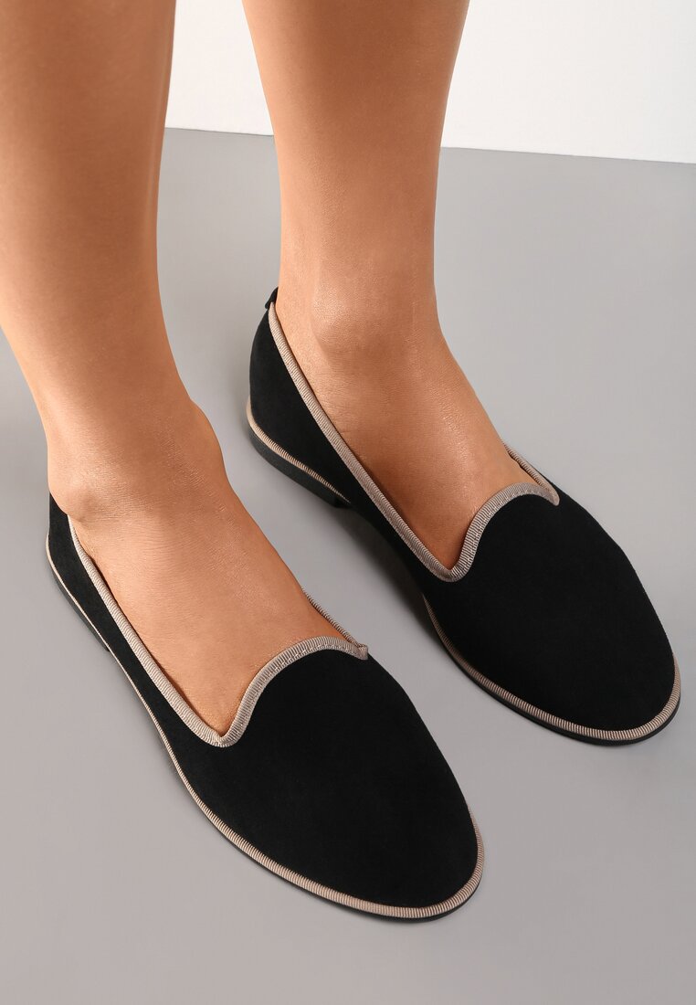 

Чорні Балетки, Чорний