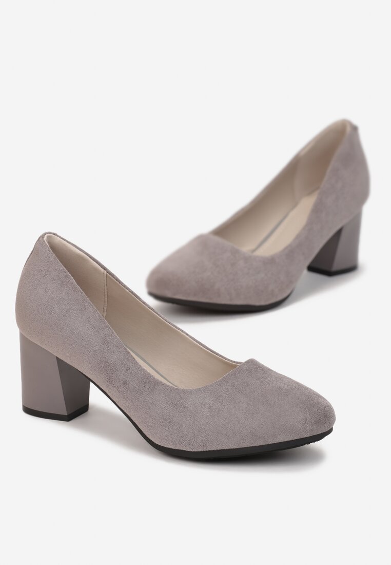 

Сірі Туфлі, Сірий