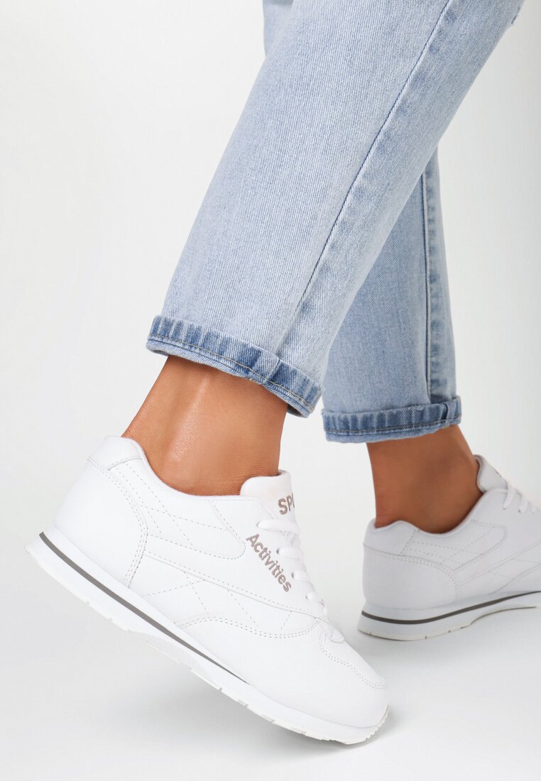 

Білі Кросівки, Білий