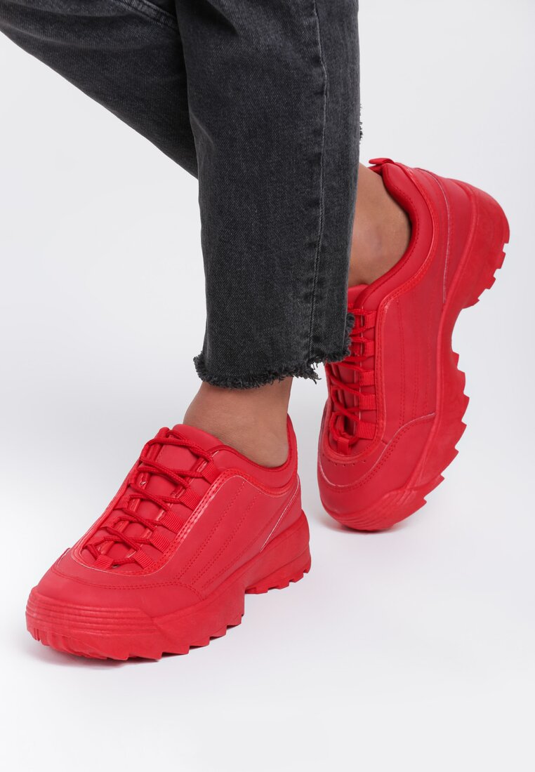 

Червоні Кросівки, Червоний