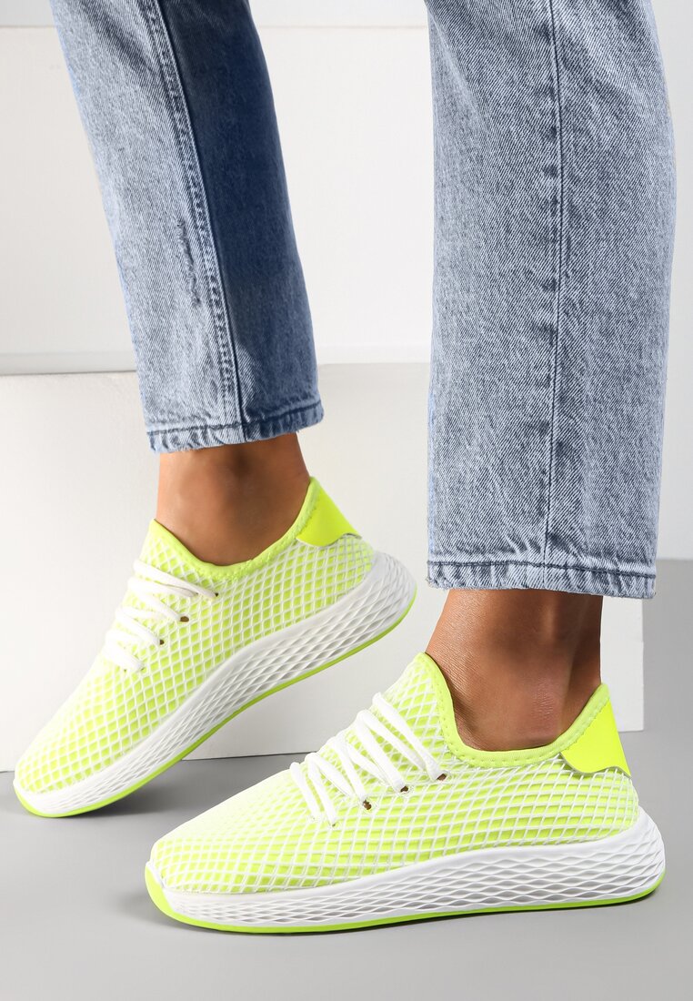 

Салатові Кросівки, Салатовий