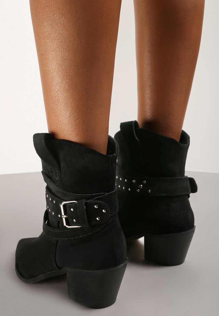 

Чорні Ботильйони, Чорний