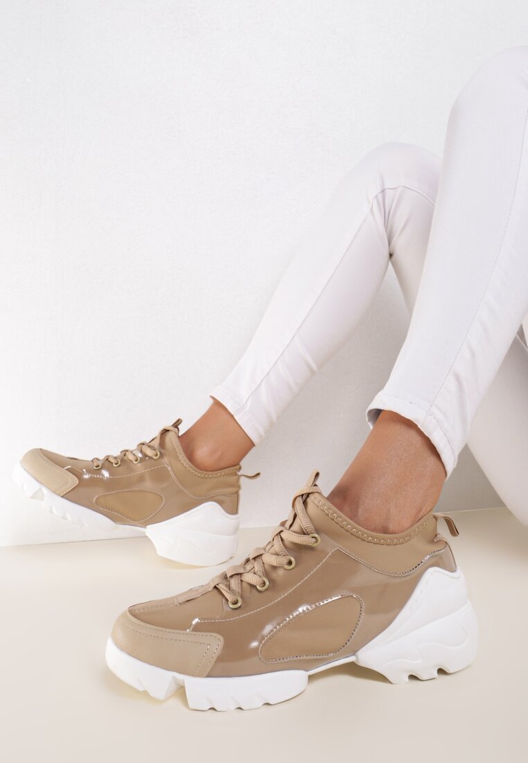 

Бежеві Снікерси, Бежевий