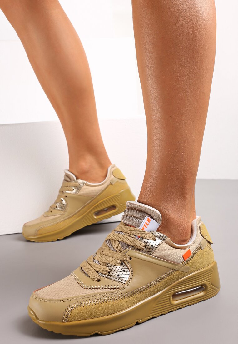 

Бежеві Снікерси, Бежевий